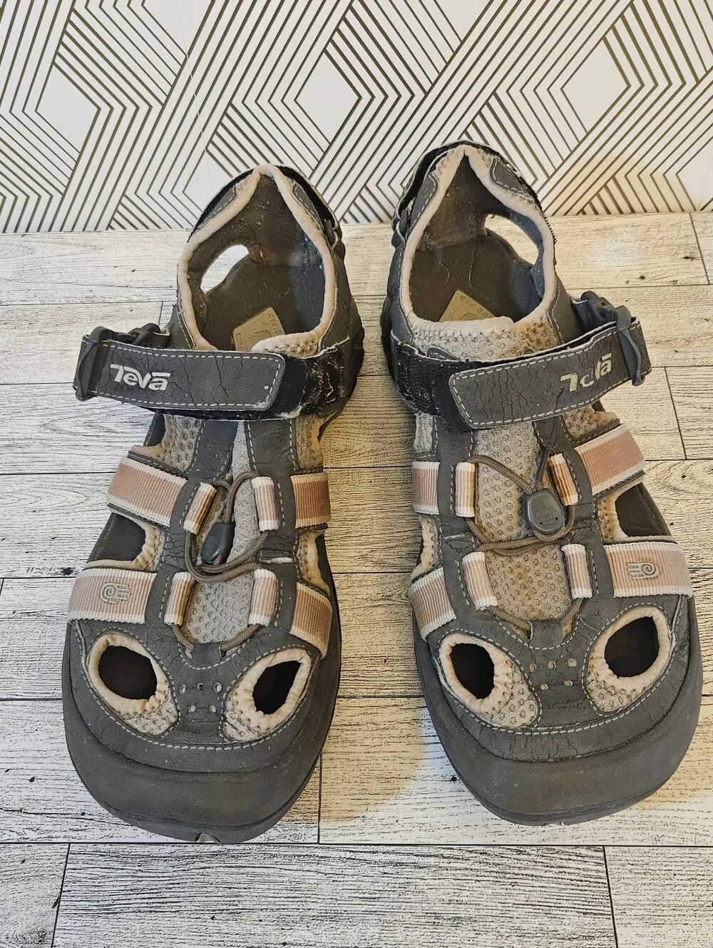 Teva 6148 Omnium 2 Sports Sandals Mens 9.5 Brown Hiking Beach Shoes Closed Toe